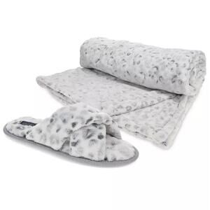 RACHEL Rachel Roy Women's Gift Set X-Band Plush Slipper and Cheetah Blanket Sz.M
